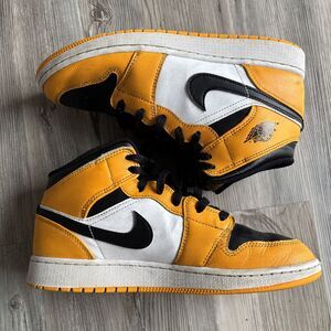 Air Jordan 1 Retro High OG Taxi Yellow black GS Gradeschool Boys big kid Sz 7Y